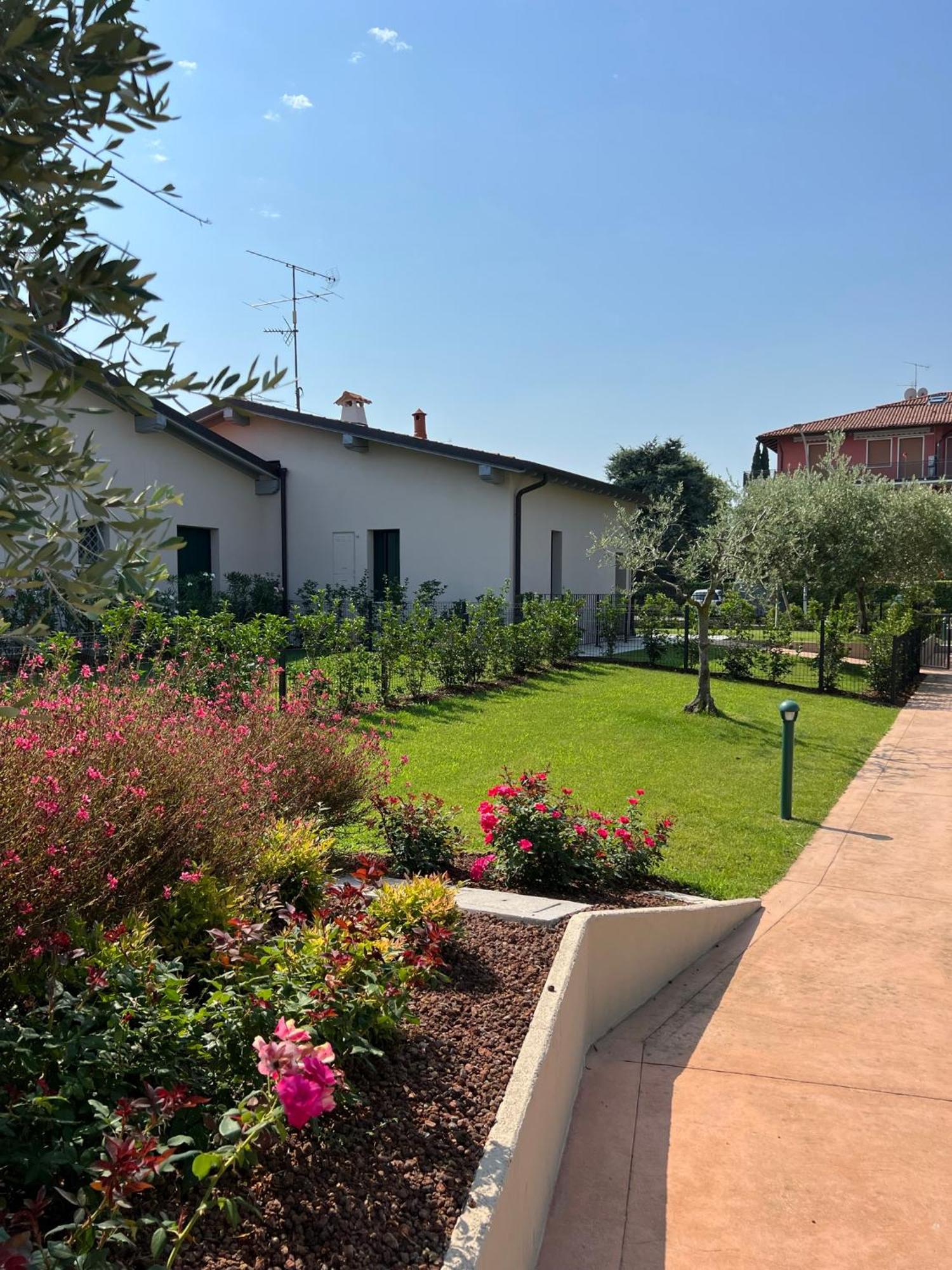 Residence Fiore Rosso 시르미오네 외부 사진